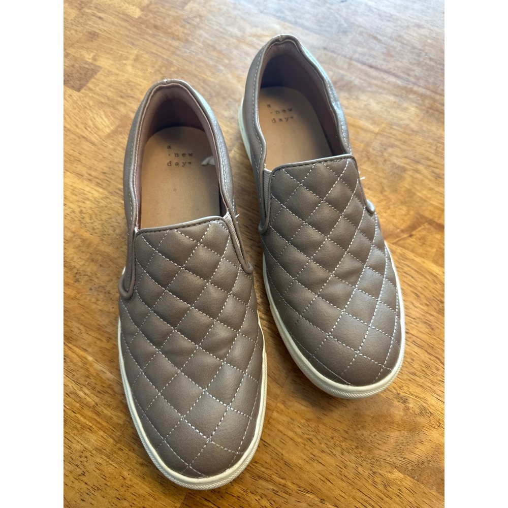 A New Day Womens Quilted Slip On Sneakers Taupe Brown Fashion Flats Size 7.5